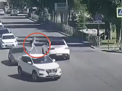 «Безмоглых не жалко»: 11-летнюю волгоградку обвинили в ДТП — её сбил Mercedes на зелёной «зебре»