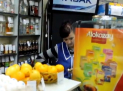 Волгоградские общественники сняли на видео продажу «Ягуара» школьнице