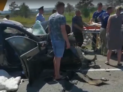 Трупы накрыли полотнищем: подробности о выживших в смертельном ДТП под Волгоградом