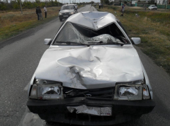 Под Волгоградом в аварии с «девяносто девятой» погиб скутерист 