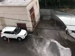 Сильный ливень накрыл Волгоград: видео