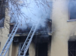 На юге Волгограда из-за горящего электропровода эвакуировали 20 человек