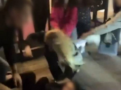 Женским «чемпионатом» по выдиранию волос у ночного клуба в Волгограде заинтересовалась полиция