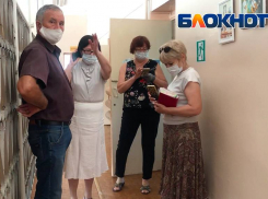 Устроившая конфликт чиновница во время проверки библиотеки в Волжском попала на видео