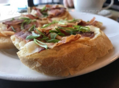 То ли за квартиру заплатить, то ли кусок хлеба купить, - волгоградский фермер о крохотных зарплатах горожан