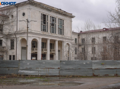 Незаконные заборы массово демонтируют по всему Волгограду