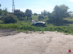 Автомобиль отлетел на козье пастбище в Волгограде: людей госпитализировали 