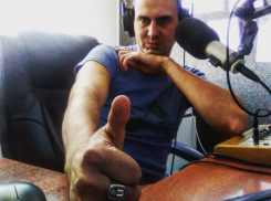 В Волгограде плита упала на известного радиоведущего