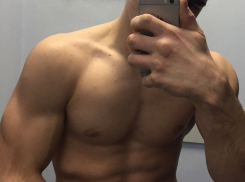 Что-то пошло не так: голый торс накаченного волгоградца оценили только парни