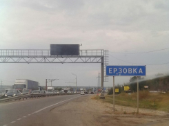 Многокилометровая пробка образовалась на въезде в Волгоград