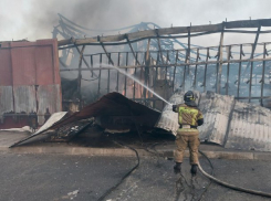 В волгоградском МЧС заработала «горячая линия» для собственников торговых точек сгоревшего рынка
