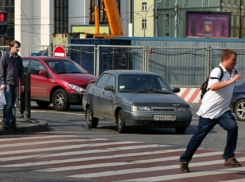 В центре Волгограда сотрудник медуниверситета сбил 59-летнего пешехода