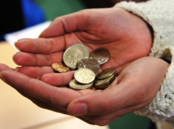 В Волжском работникам предприятий задолжали 400 тысяч зарплаты