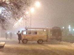 В центре Волгограда экстренные службы оцепили муниципальный автобус