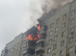 В Волжском при пожаре в многоэтажке эвакуировали 20 человек