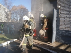 В Волгограде неизвестные подожгли лестничную клетку девятиэтажки