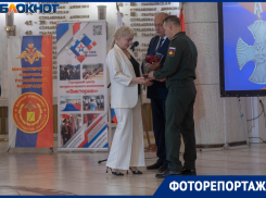 Вдовам участников СВО в Волгограде передали награды погибших супругов