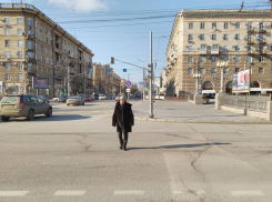 Как перейти загадочный перекресток на Комсомольской и не получить штраф, рассказали волгоградцам 