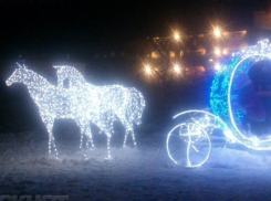 Жителям Волжского не разрешили фотографироваться в светодиодной карете