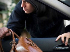 Грабители украли из авто волгоградского визажиста дорогостоящую косметику