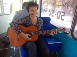 «Синий троллейбус» прокатил волгоградцев под гитару