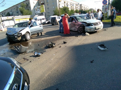 Жуткая авария произошла рано утром на 7-ой Гвардейской в Волгограде