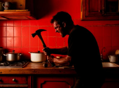 Молотком раздробили челюсть загостившейся волгоградки