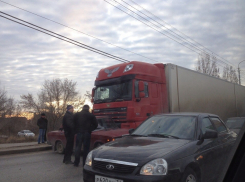 В Волгограде авария возле поста ДПС парализовала движение