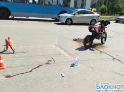 В Волгограде 66-летняя авто-леди столкнулась с мопедом