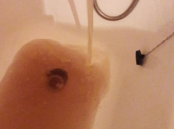 Жители севера Волгограда возмущены ржавой водой из кранов