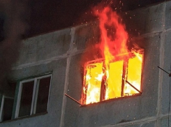 Пламя оборвало жизнь женщины и покалечило семилетнего жителя Волгоградской области