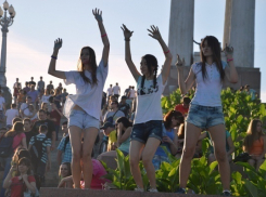 День молодежи в Волгограде: мука вместо краски, нецензурные песни и море позитива