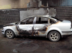 Под Волгоградом обиженный 27-летний мужчина разбил и поджег Volkswagen врага
