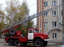 В Волгограде 3-летнего мальчика и годовалую девочку спасли через окно 3 этажа