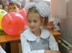 Первоклассники Волгограда не смогли 1 сентября избежать предвыборной политической пропаганды