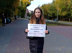 Волгоградцы вышли с одиночными пикетами против QR-кодов