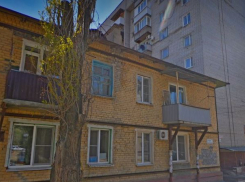 Готовый рухнуть после подачи отопления дом на севере Волгограда было решено снести