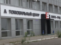 На видео попали обыски в мошеннических автосалонах Волгограда: десятки жертв
