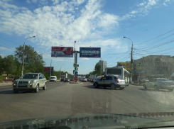 Волгоград встал в утренних пробках из-за ДТП и дорожных работ