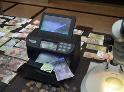 Как распознать фальшивую купюру и куда деваются ветхие деньги, рассказали волгоградцам