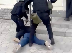 Трое кавказцев и один волгоградец с угрозой жизни «отжали» у бизнесмена полтора миллиона
