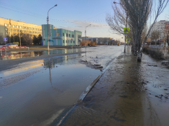 Тысячи волжан остались без воды из-за порыва на месте, где погибли в кипятке двое человек