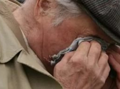 Две молодые девушки обокрали в Волгограде 84-летнего пенсионера