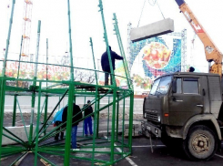 Главная елка Волгограда засияет гирляндой из 12 тысяч лампочек  