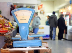 Торговцы обманывают волгоградцев чаще, чем работники ЖКХ