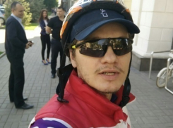 Волгоградец подарил депутатам городской думы велопарковку