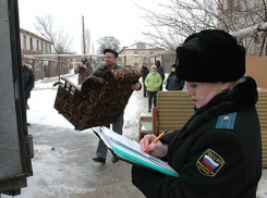 Под Волгоградом судебный пристав помогла нерадивой матери спасти детей и выйти замуж