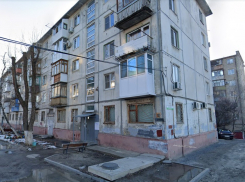 Восьмилетнюю девочку изнасиловали в подъезде в Волгограде