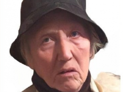 В Волгограде бесследно пропала стройная женщина в камуфляжной куртке