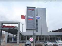 В элитном отеле Волгограда на глазах очевидцев умер мужчина